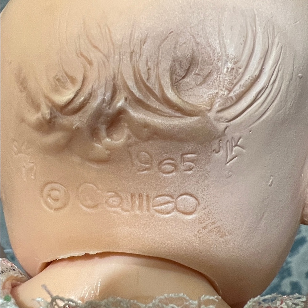 Vintage Cameo Kewpie Doll: 12-inch Vinyl Toy, Posable Arms and legs squeaky toy - Picture 12 of 13